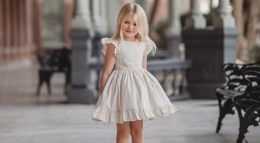 Finding the Perfect Style for Your Little One: Exploring Girls' Clothing Boutiques Online
